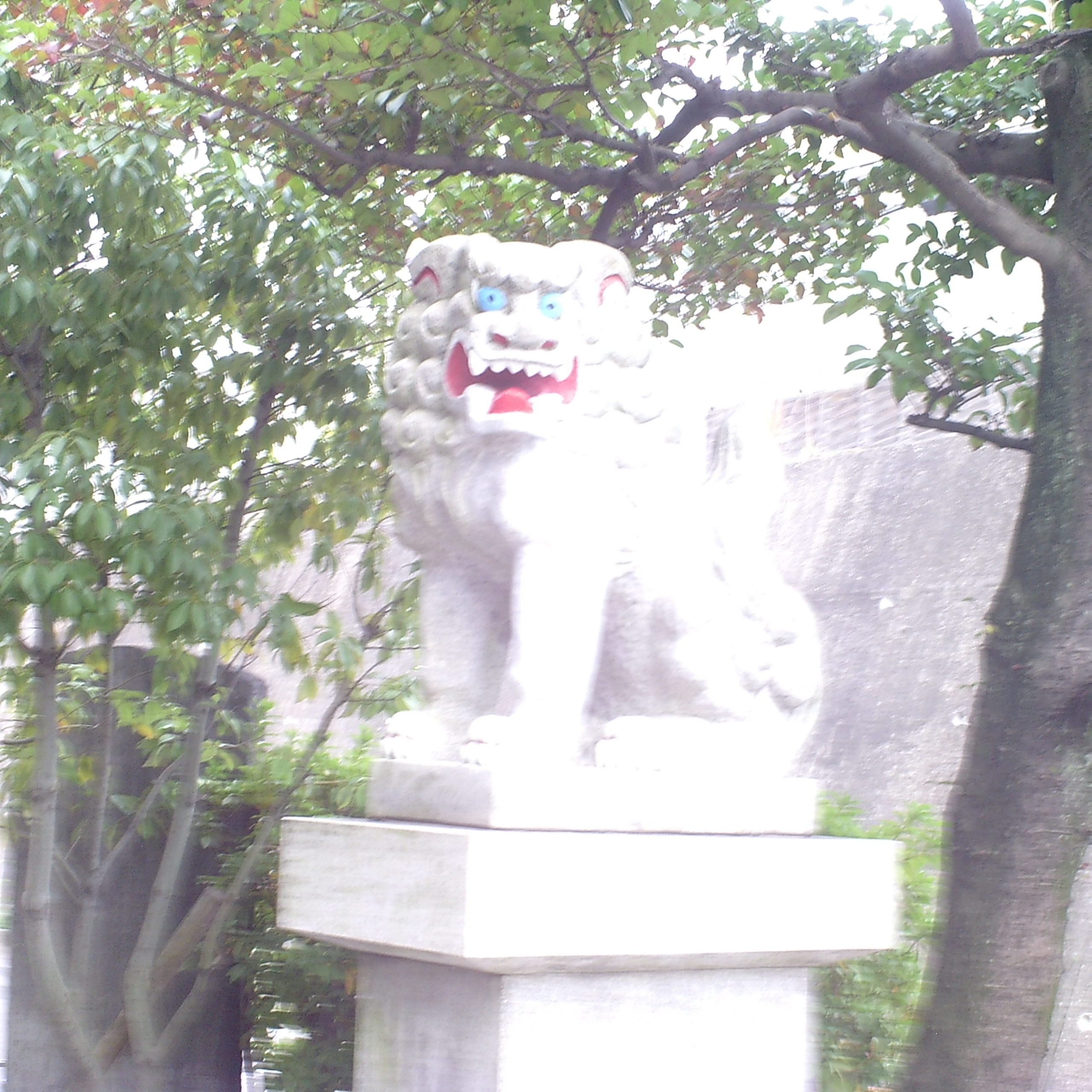 【豊興西宮神社】狛犬（HOLGA DIGITAL）